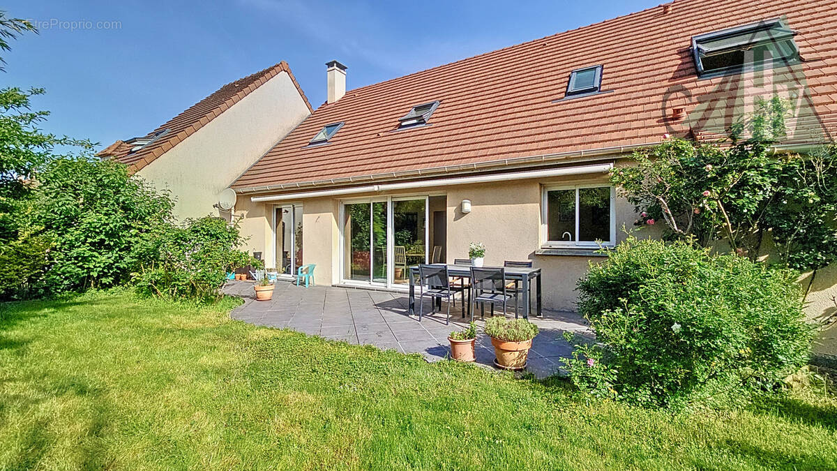 Maison à CHAMPS-SUR-MARNE