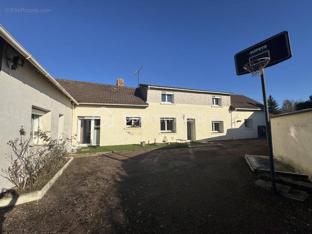 Maison à GIROLLES