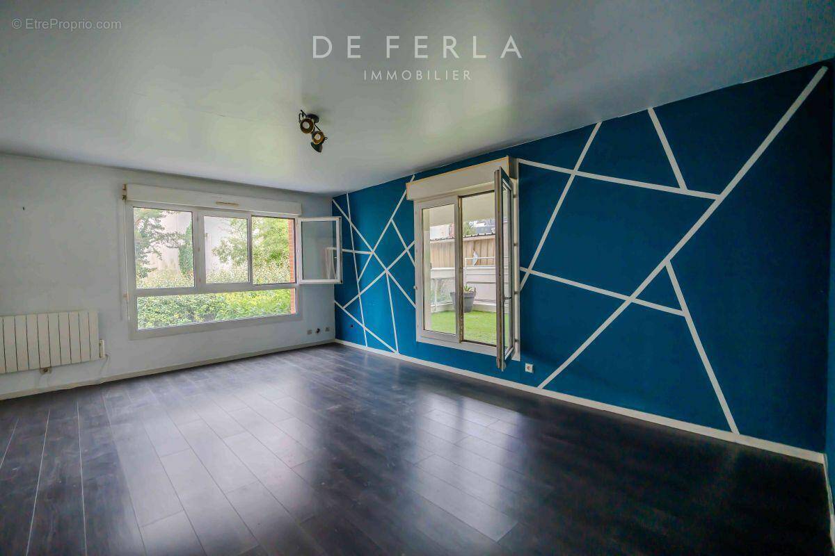 Appartement à COURBEVOIE