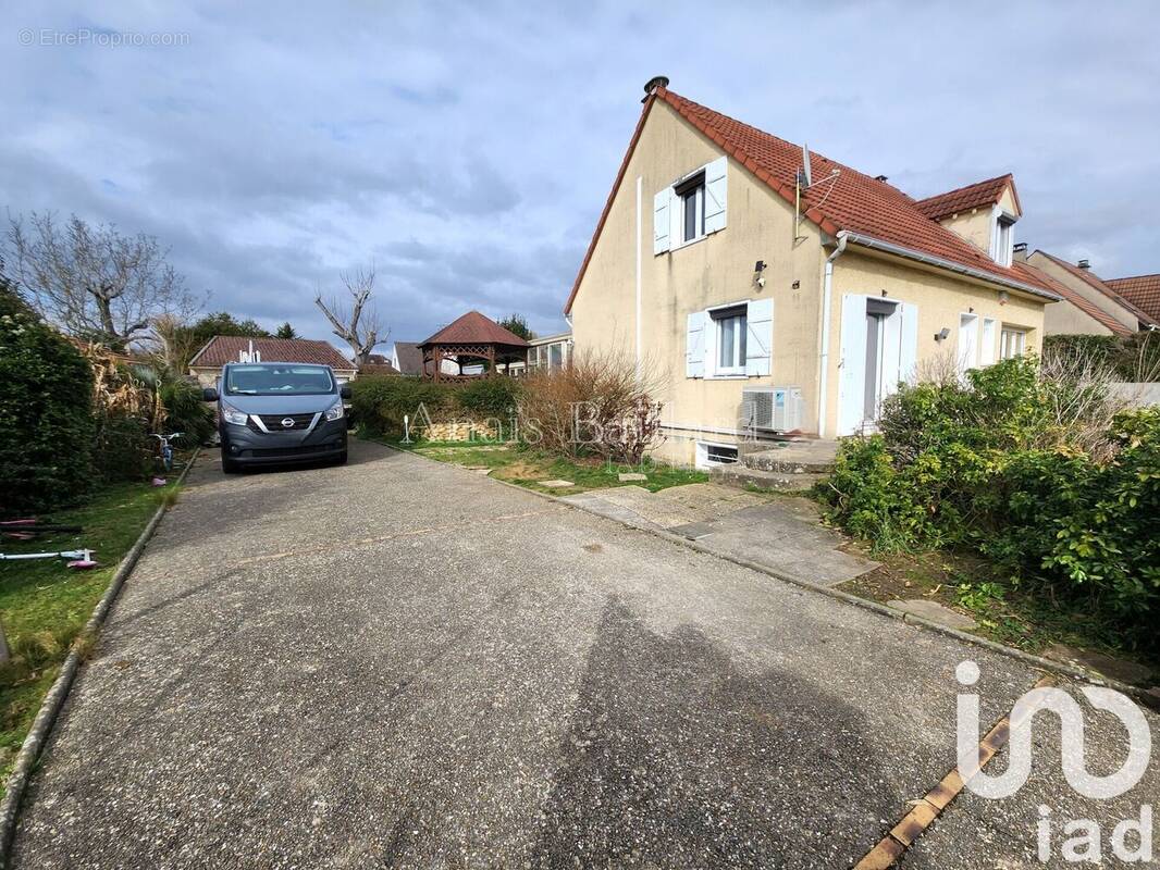 Photo 1 - Maison à MOISSY-CRAMAYEL