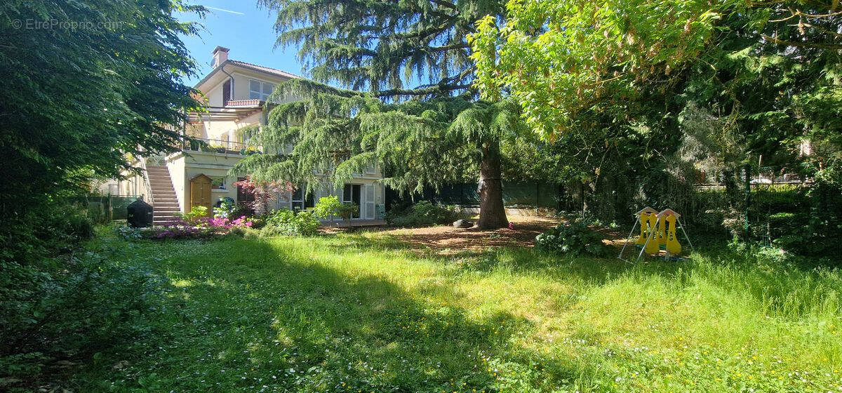 Maison à VILLE-D&#039;AVRAY