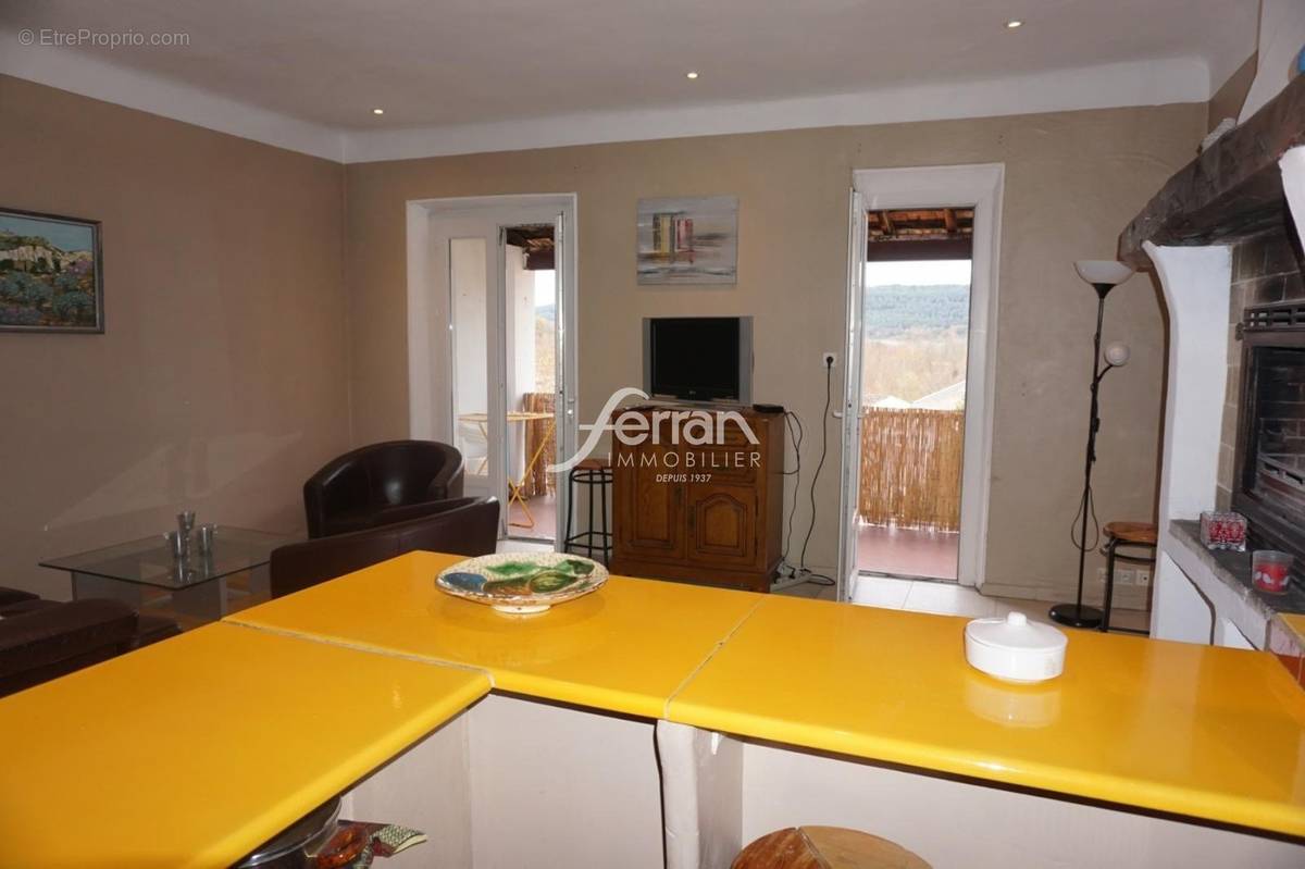 Appartement à SALERNES