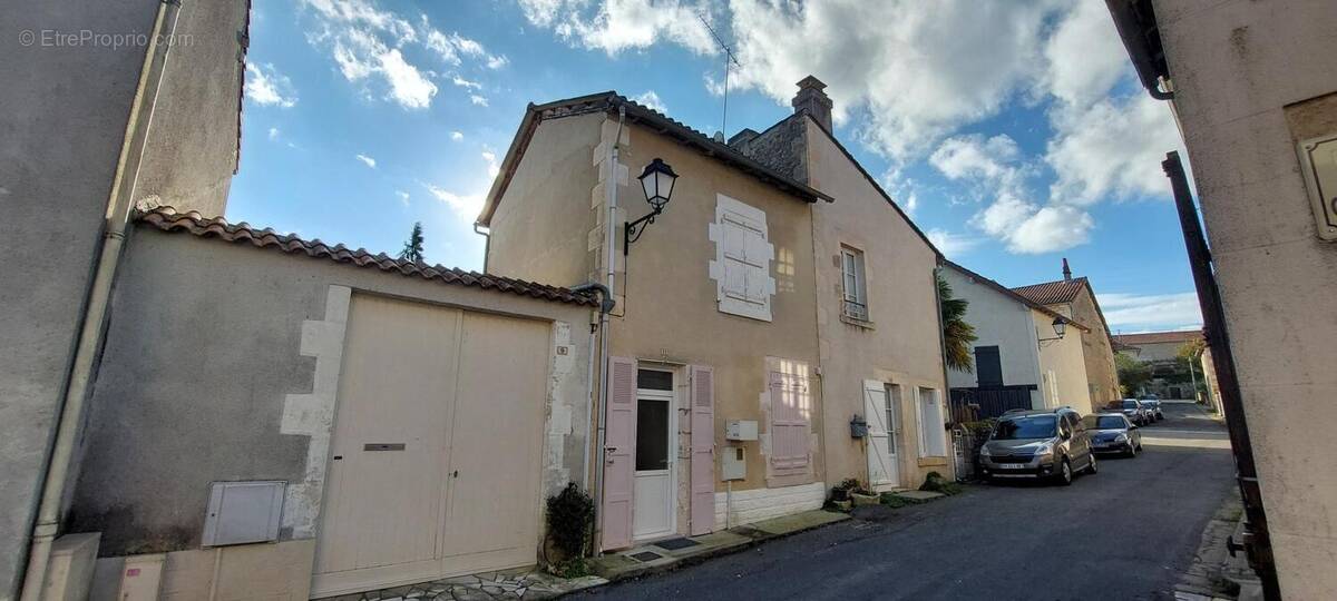Photo 1 - Maison à SAINT-SAVIN