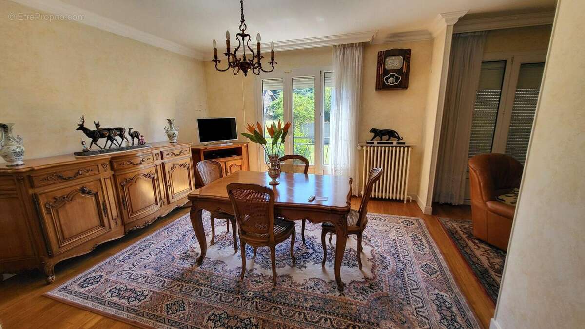 Maison à LES CLAYES-SOUS-BOIS