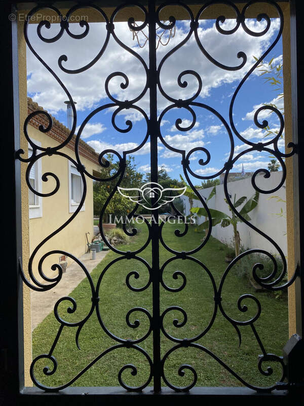 Maison à MAUGUIO