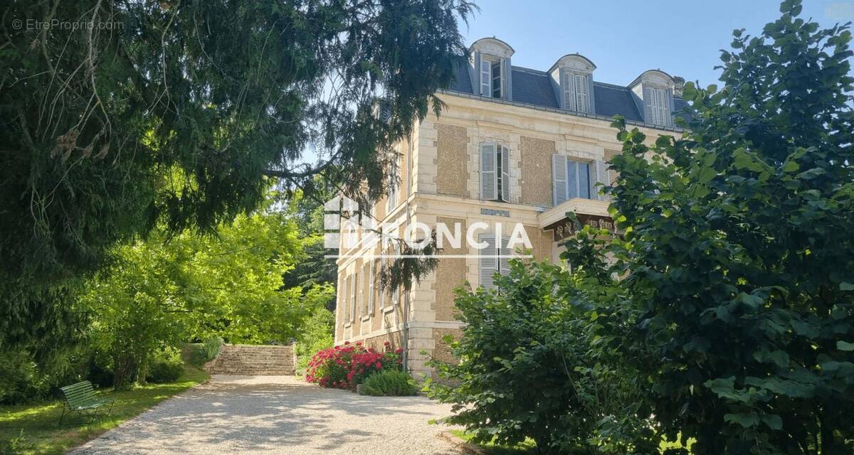Maison à LEVES