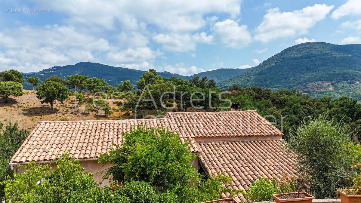 Maison à LES ADRETS-DE-L&#039;ESTEREL