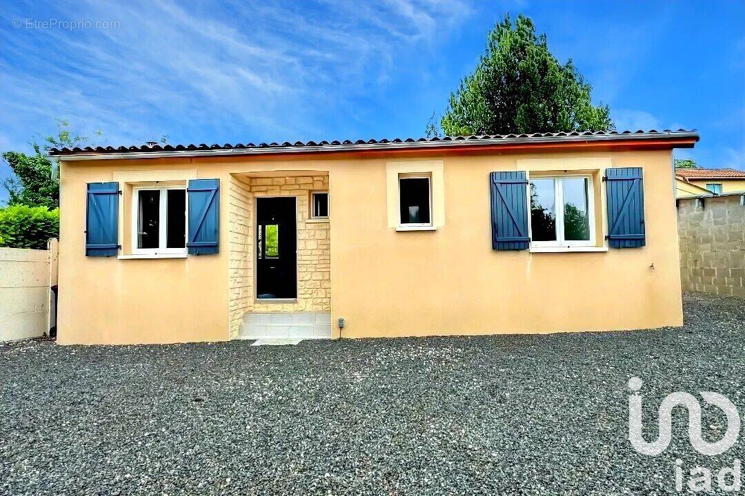 Photo 1 - Maison à ROULLET-SAINT-ESTEPHE