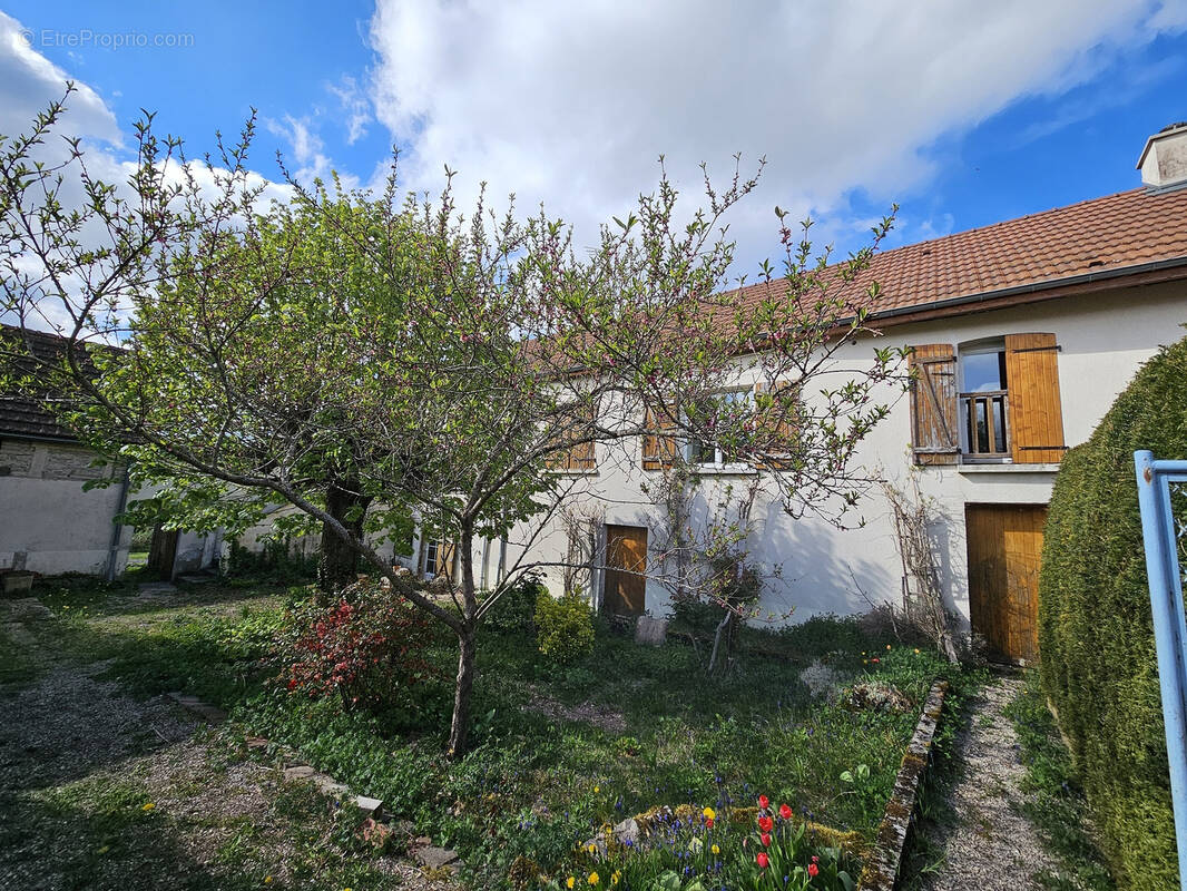 Maison à NUITS-SAINT-GEORGES
