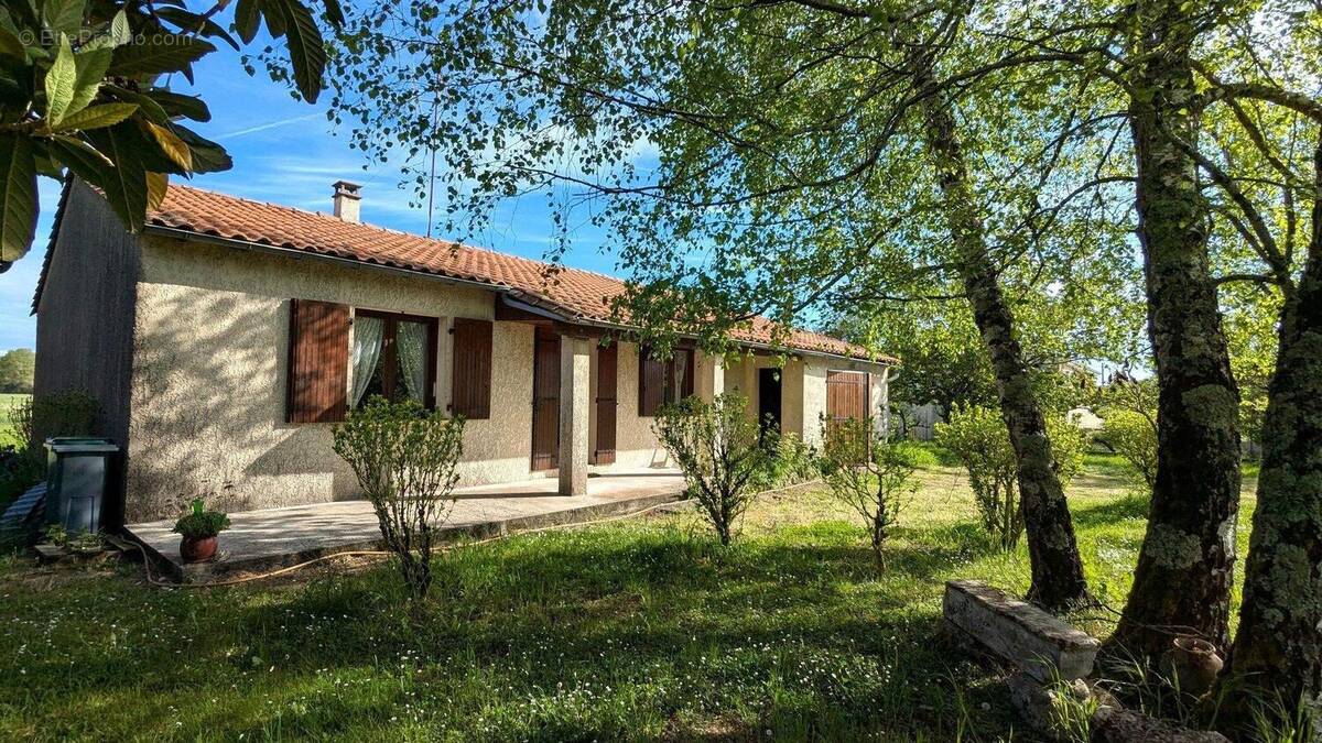 Photo 1 - Maison à BARBEZIEUX-SAINT-HILAIRE