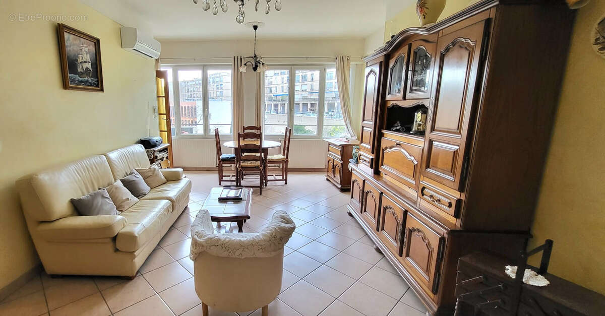 Appartement à MARSEILLE-2E