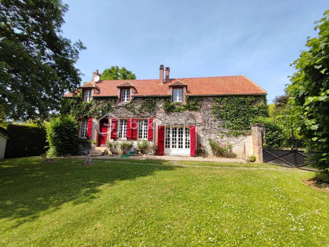 Maison à VILLENEUVE-SUR-YONNE