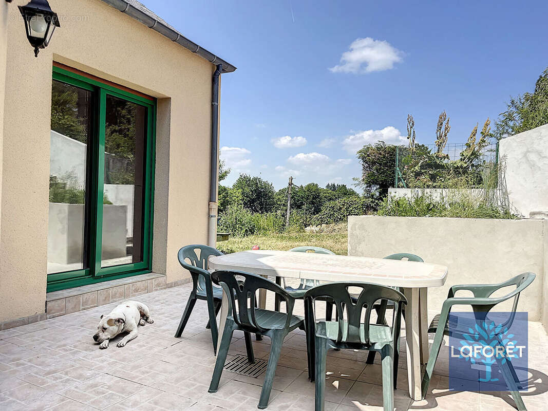 Maison à LOUVIGNE-DU-DESERT