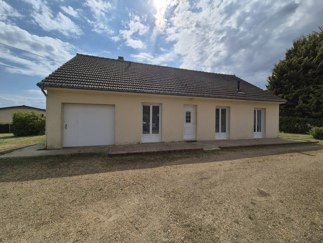 Maison à COURTILLERS