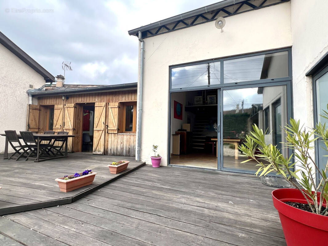 Maison à DECINES-CHARPIEU