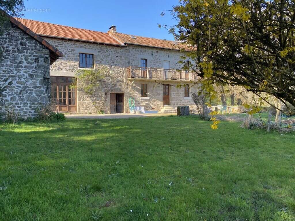 Maison à EYMOUTIERS