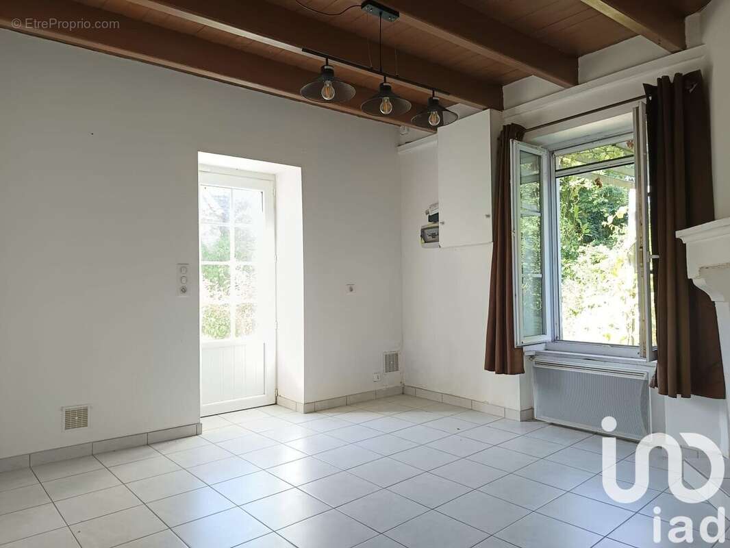 Photo 3 - Maison à BAZOGES-EN-PAREDS