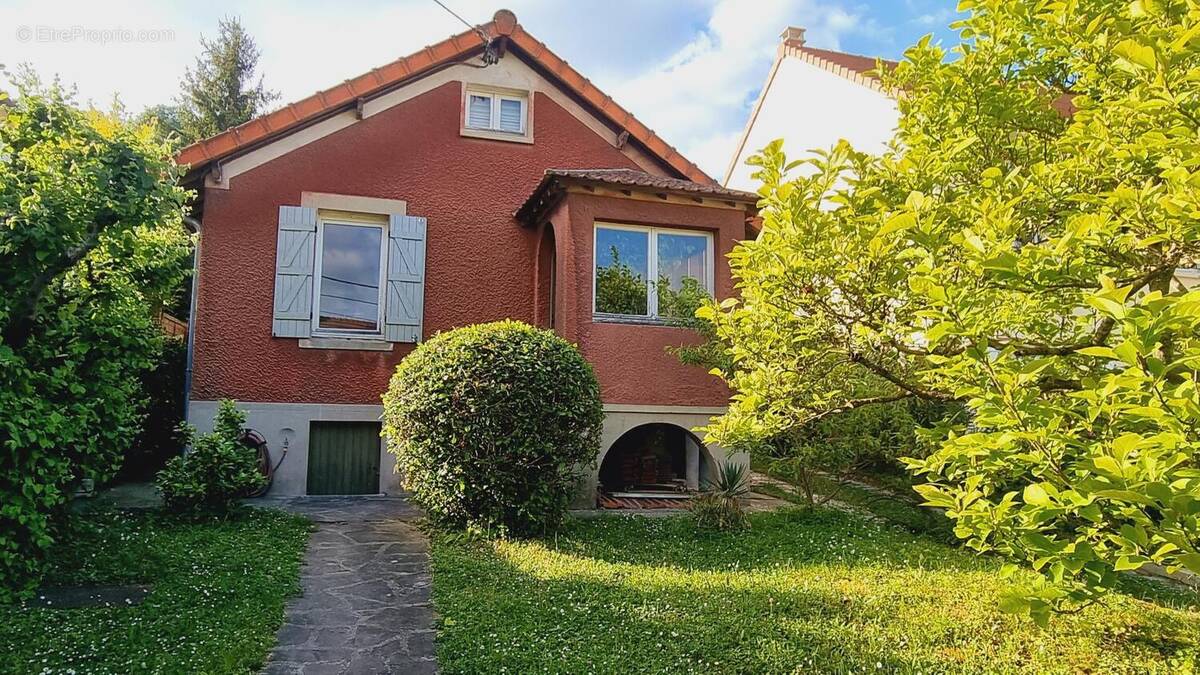 Photo 1 - Maison à BURES-SUR-YVETTE