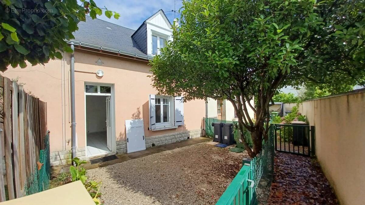 Maison à SAINT-CYR-SUR-LOIRE