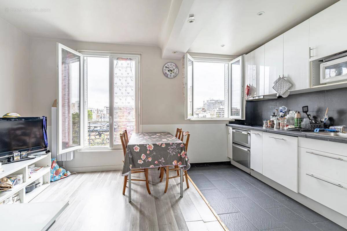 Appartement à PARIS-14E