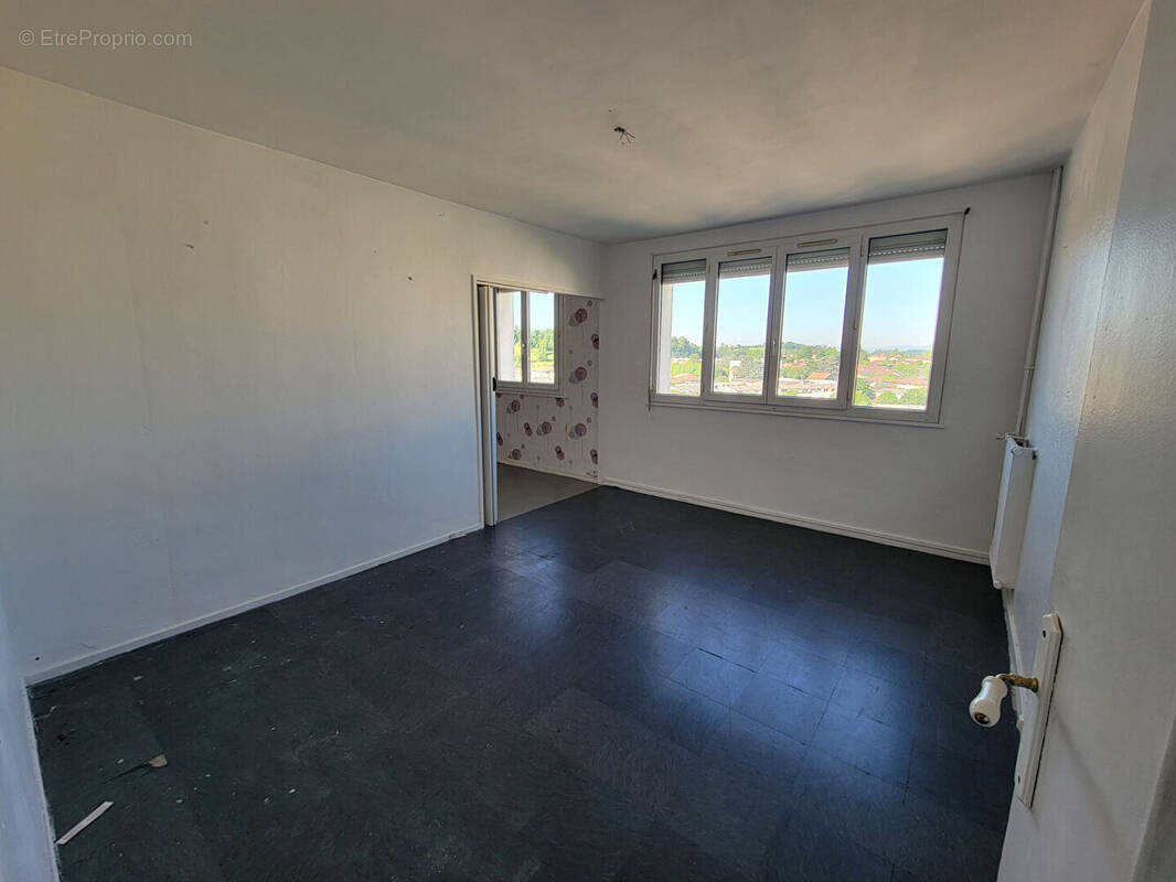 Appartement à MEYZIEU