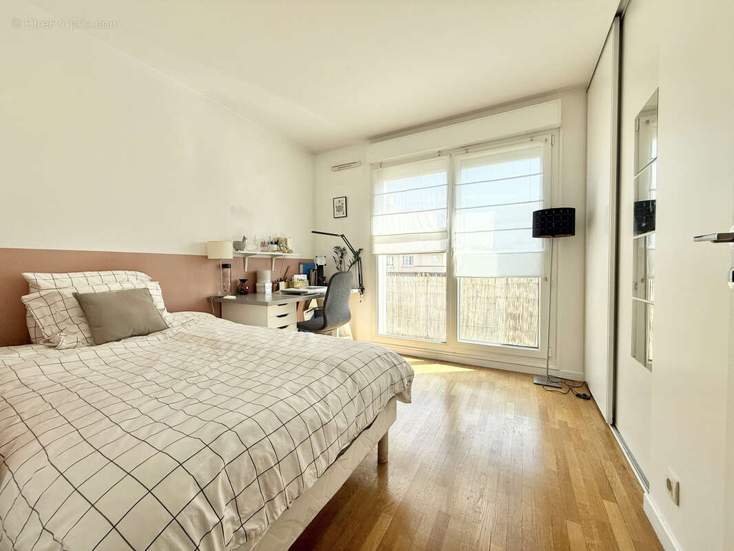 Appartement à COURBEVOIE