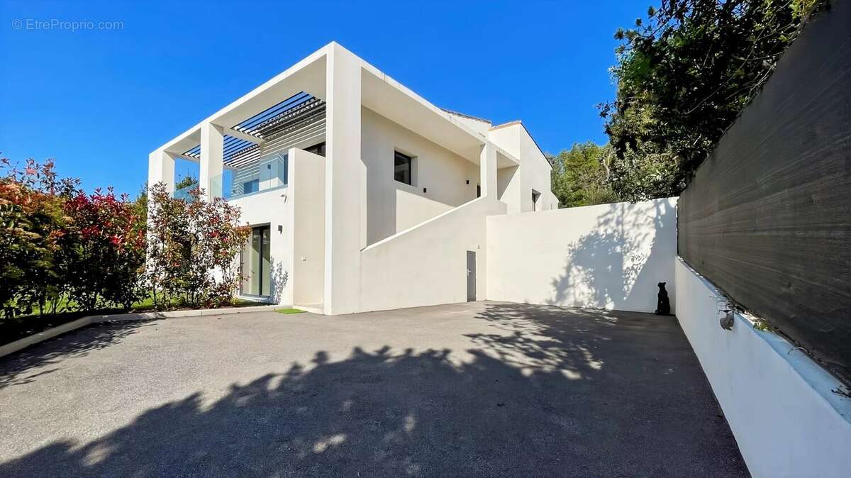 Maison à VALLAURIS