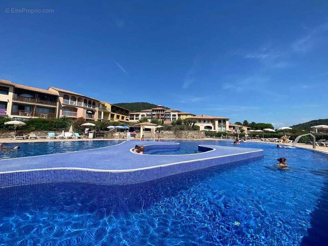 Appartement à ROQUEBRUNE-SUR-ARGENS