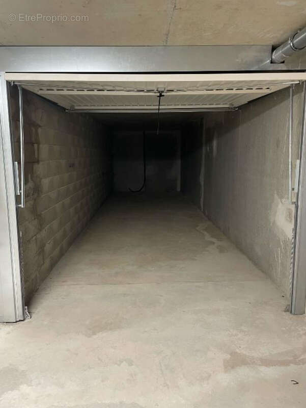 Parking à LYON-8E