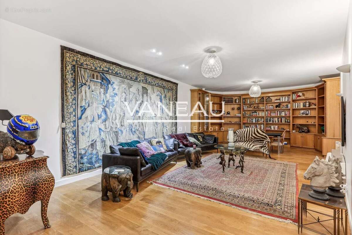 Appartement à PARIS-8E