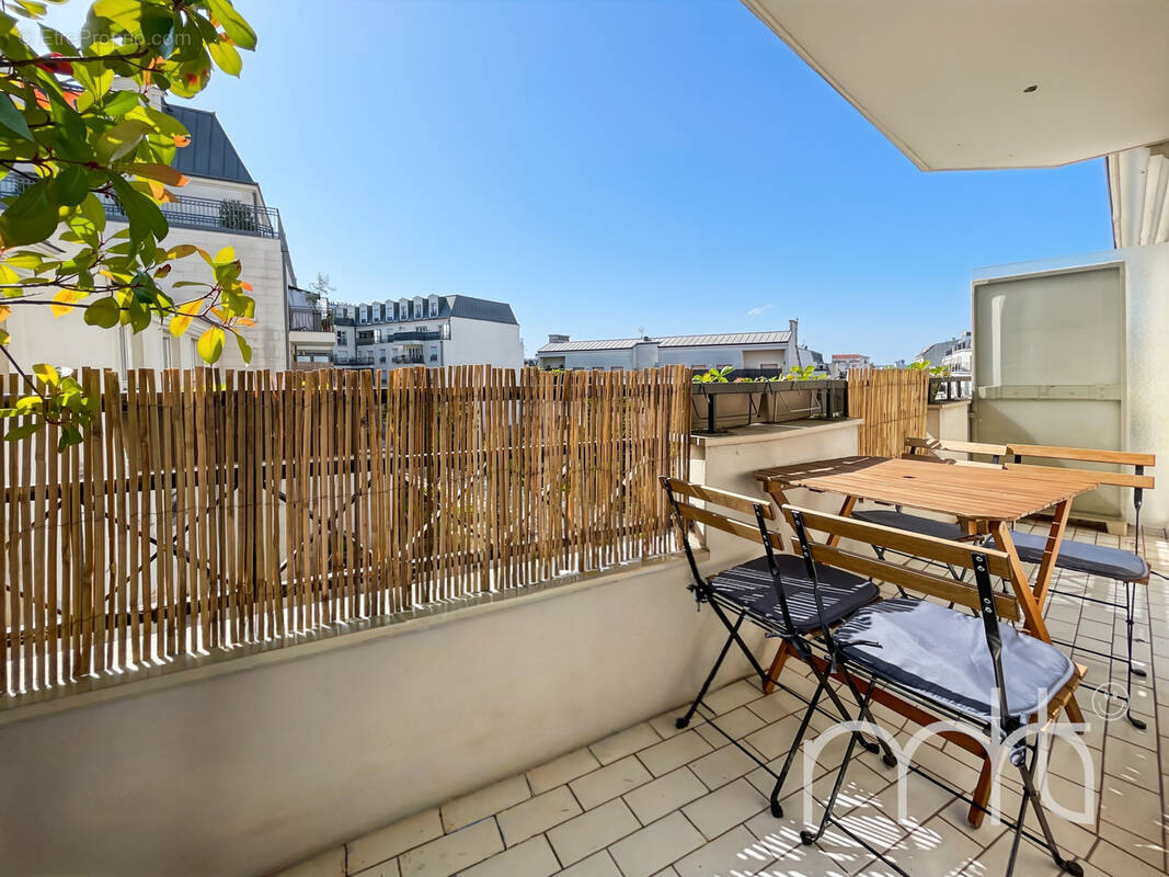 Appartement à LA GARENNE-COLOMBES