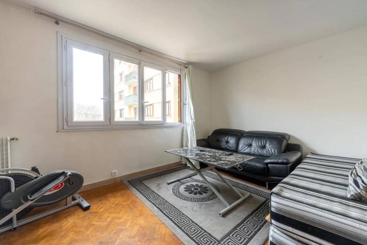 Appartement à LES CLAYES-SOUS-BOIS