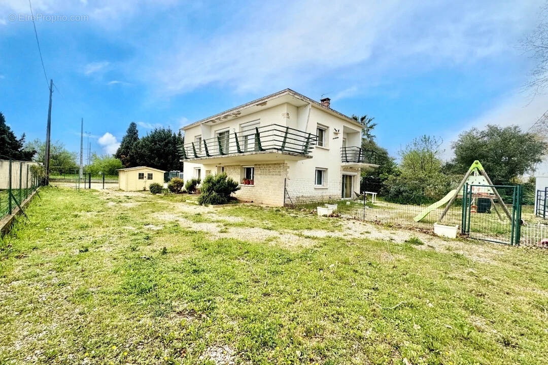Maison à LAUDUN-L&#039;ARDOISE