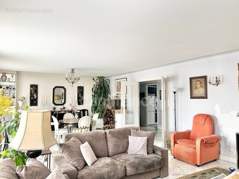 Appartement à CHARENTON-LE-PONT