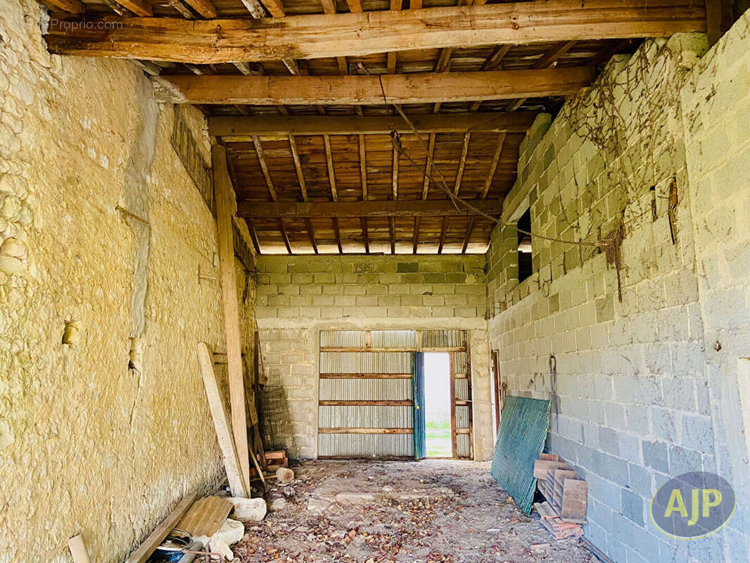 Parking à LESPARRE-MEDOC