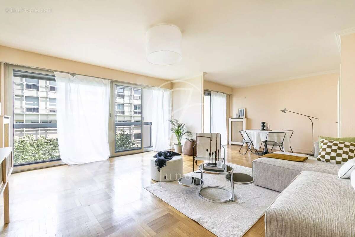 Appartement à PARIS-15E