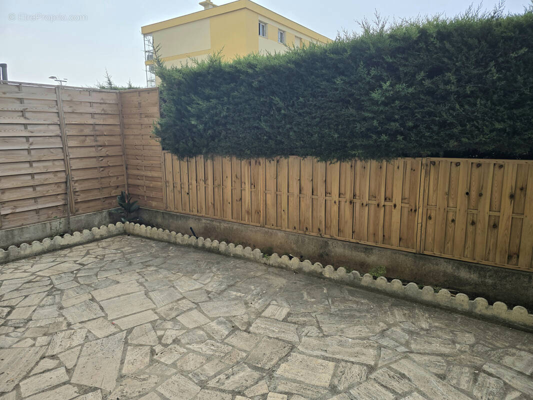 Appartement à SAINT-LAURENT-DU-VAR