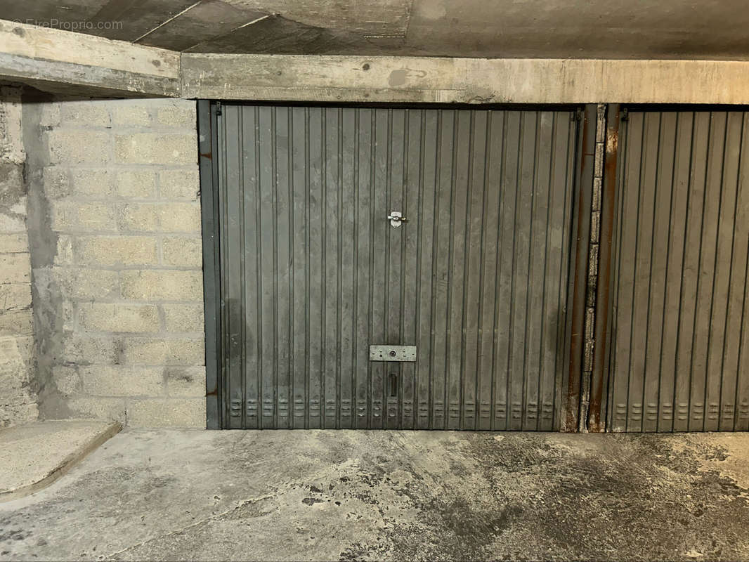 Parking à PARIS-19E