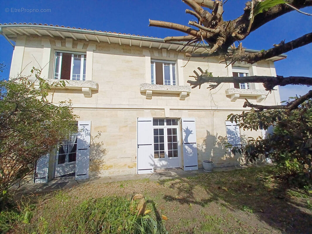 Maison à AMBARES-ET-LAGRAVE