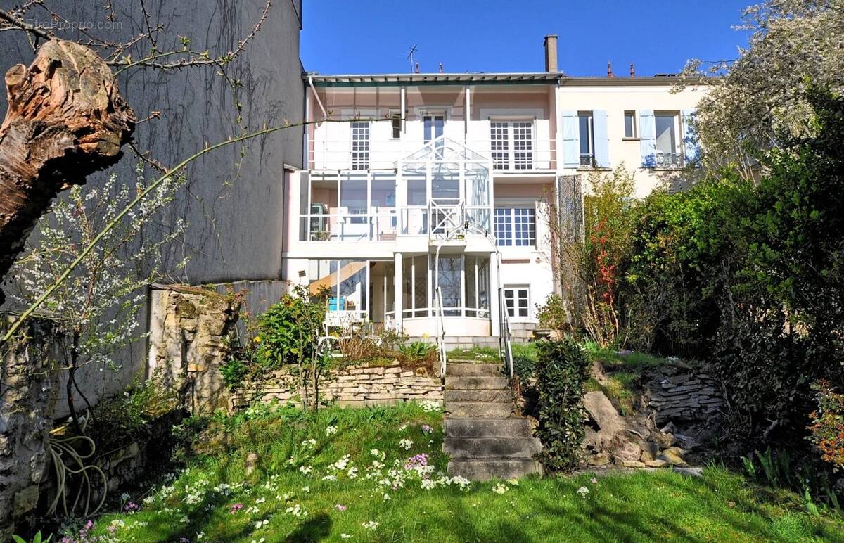 Maison à SURESNES