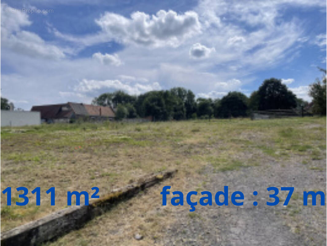 Terrain à BEAUMETZ-LES-LOGES