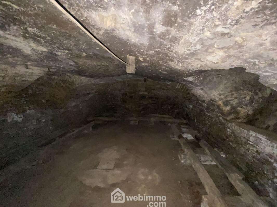 cave vidée - Maison à SIGOURNAIS