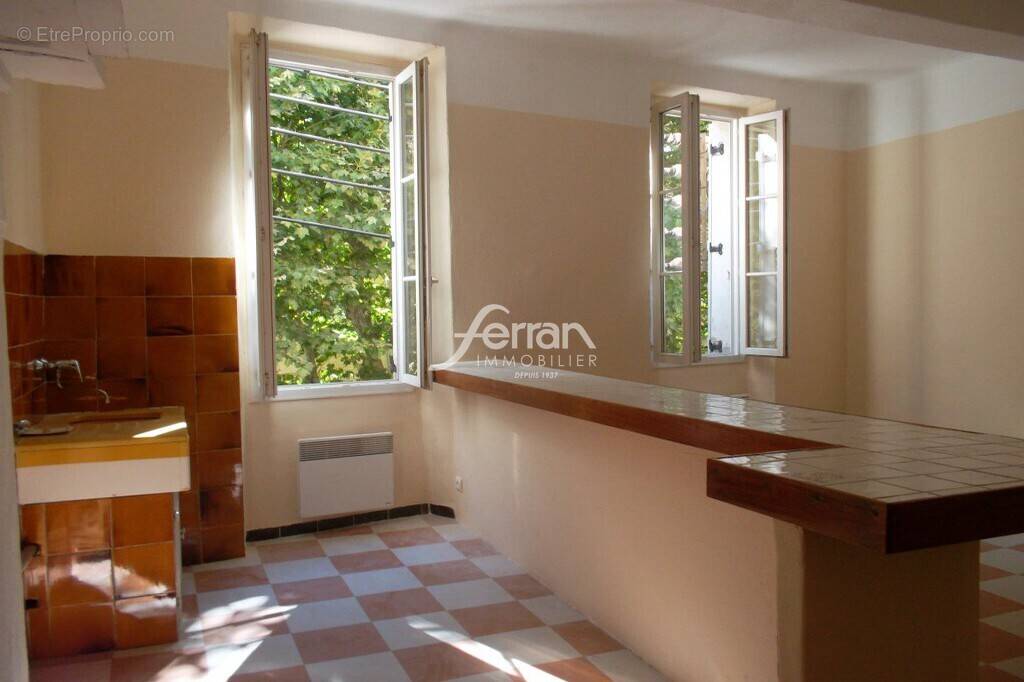 Appartement à SALERNES