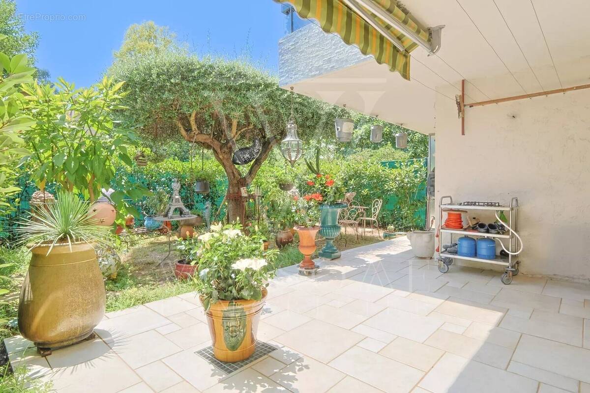 Appartement à MANDELIEU-LA-NAPOULE