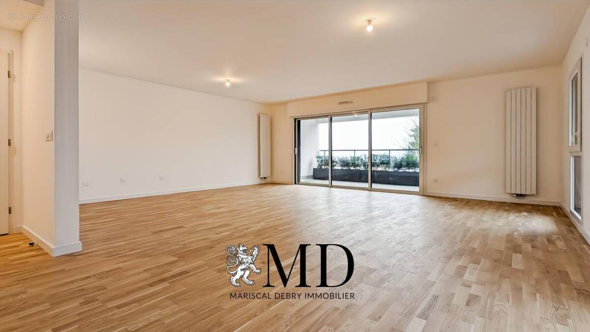 Appartement à MONT-SAINT-AIGNAN