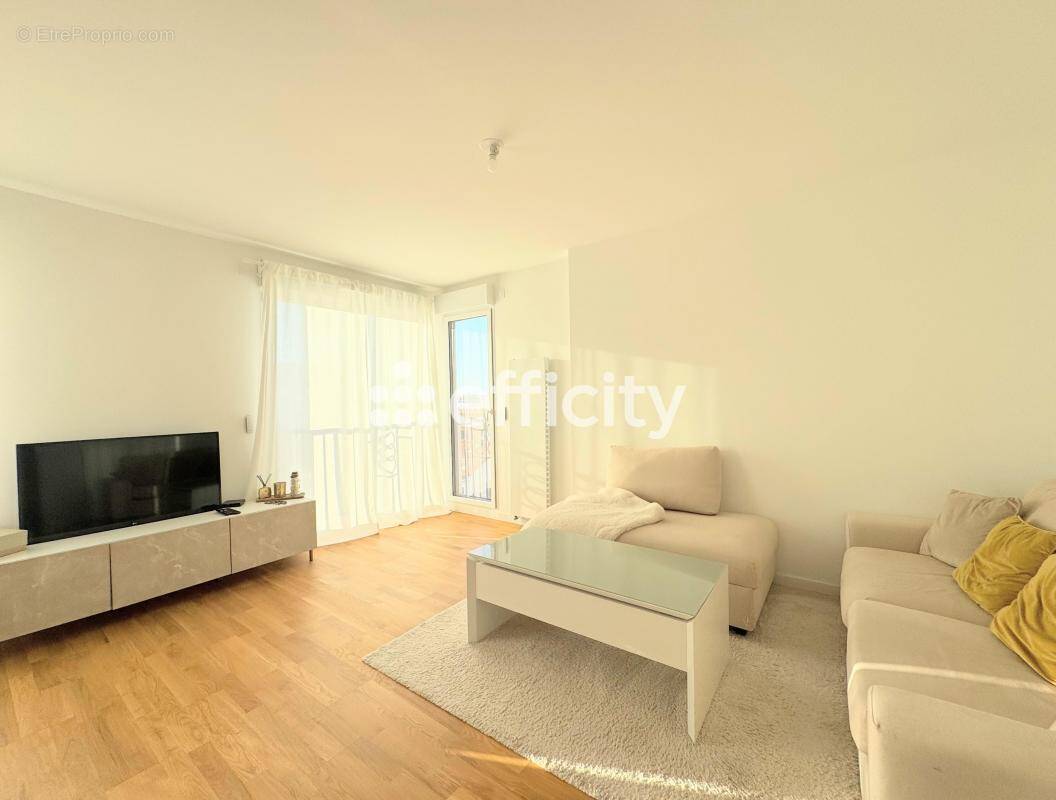 Appartement à CHARENTON-LE-PONT