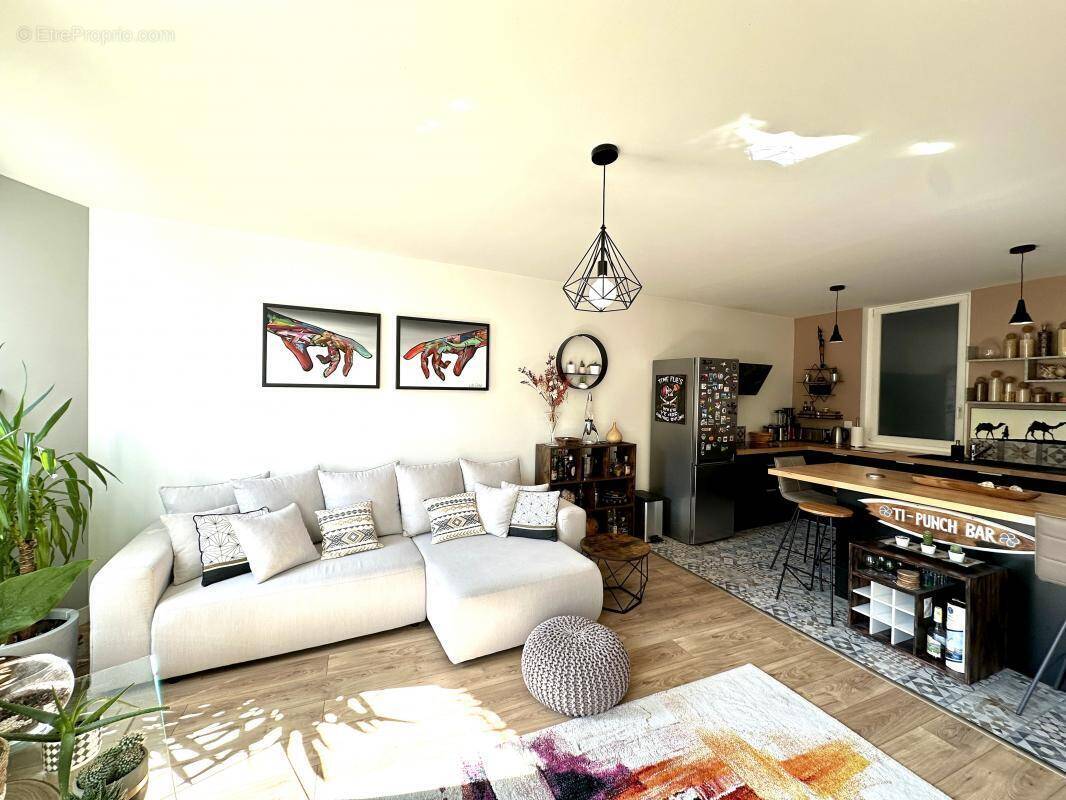 Appartement à PIERRE-BENITE