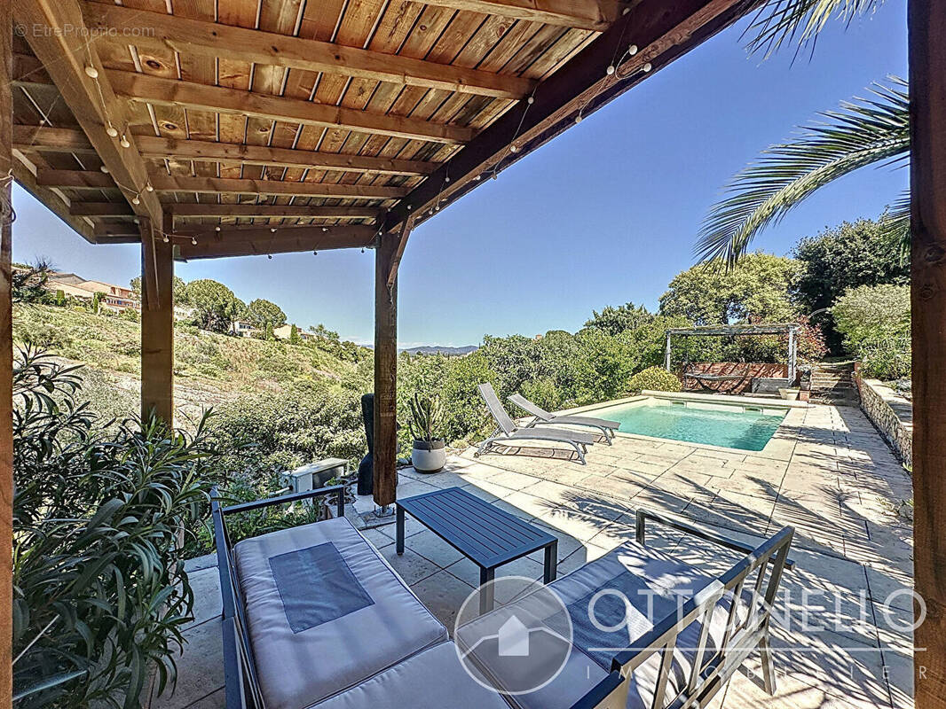 Maison à ROQUEBRUNE-SUR-ARGENS