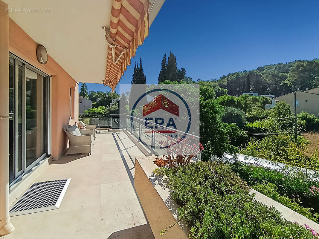 Appartement à MOUGINS