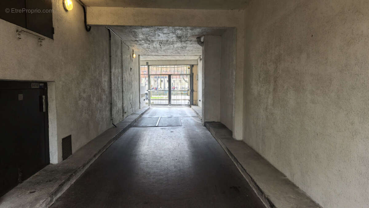 Parking à PARIS-10E